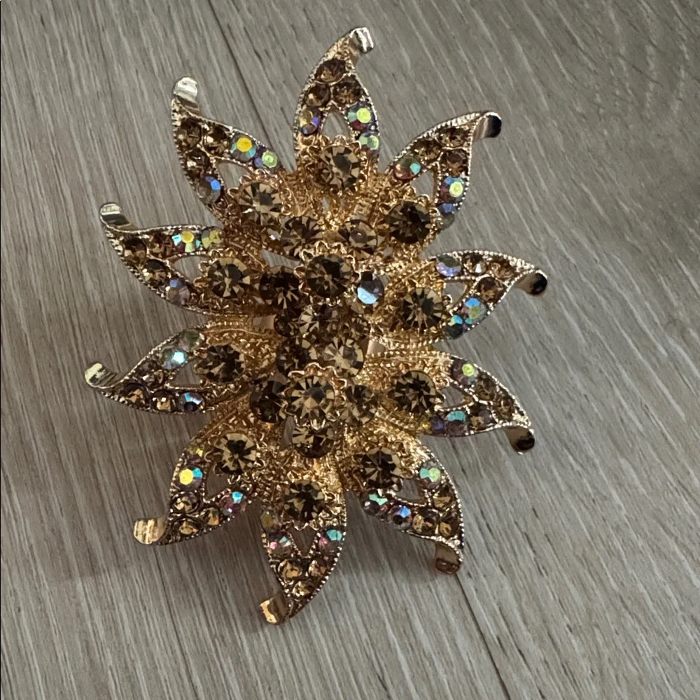 Gold Floral Statement Ring NEW 🏷️